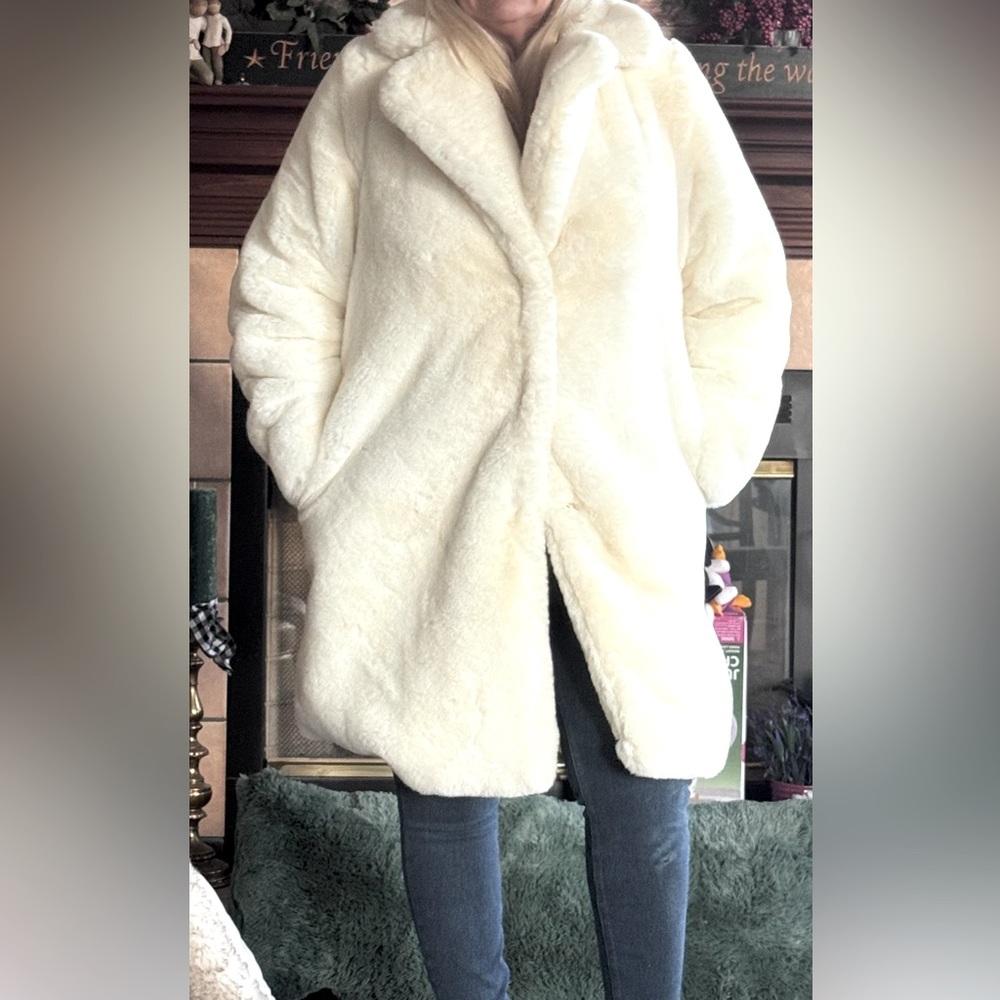 White faux fur hardly worn winter coat size medium